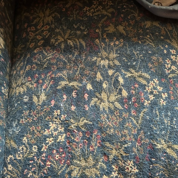 One Pet hair remover!!! Wow does it work. Don’t use on dog. - Picture 9 of 11